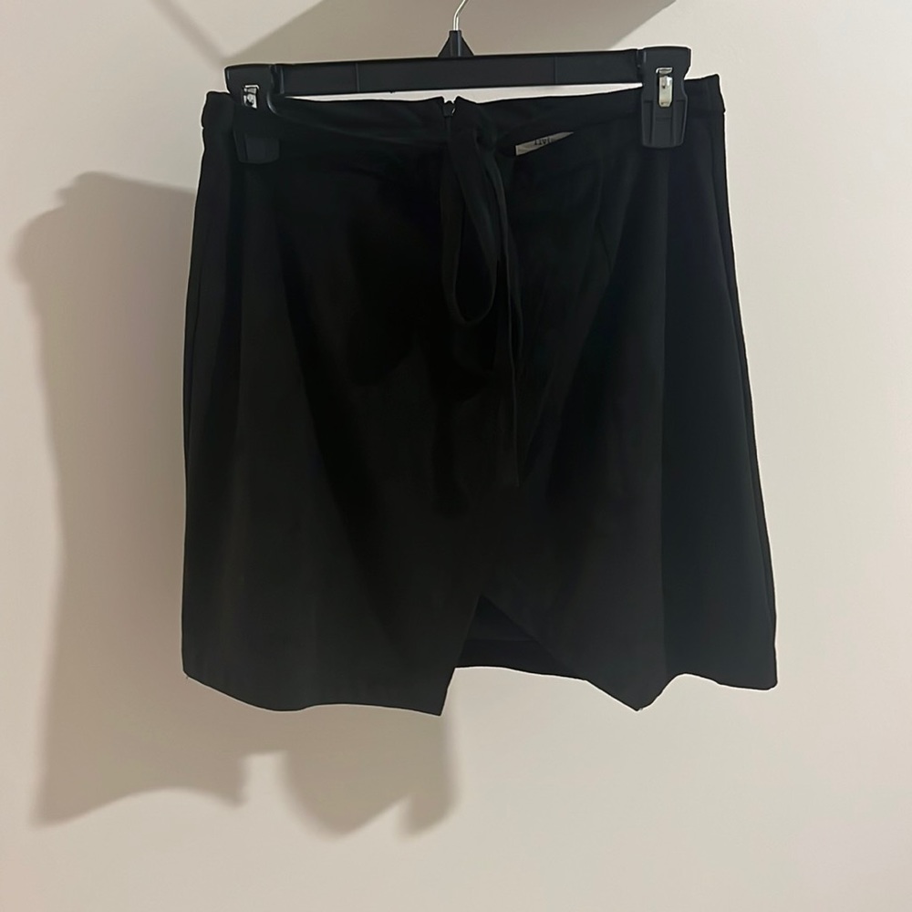 little black tied skirt